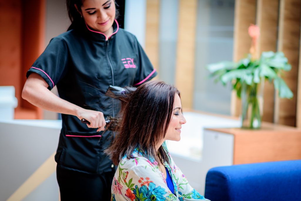 EFY, la forma más fácil de tener los servicios de una peluquería a domicilio