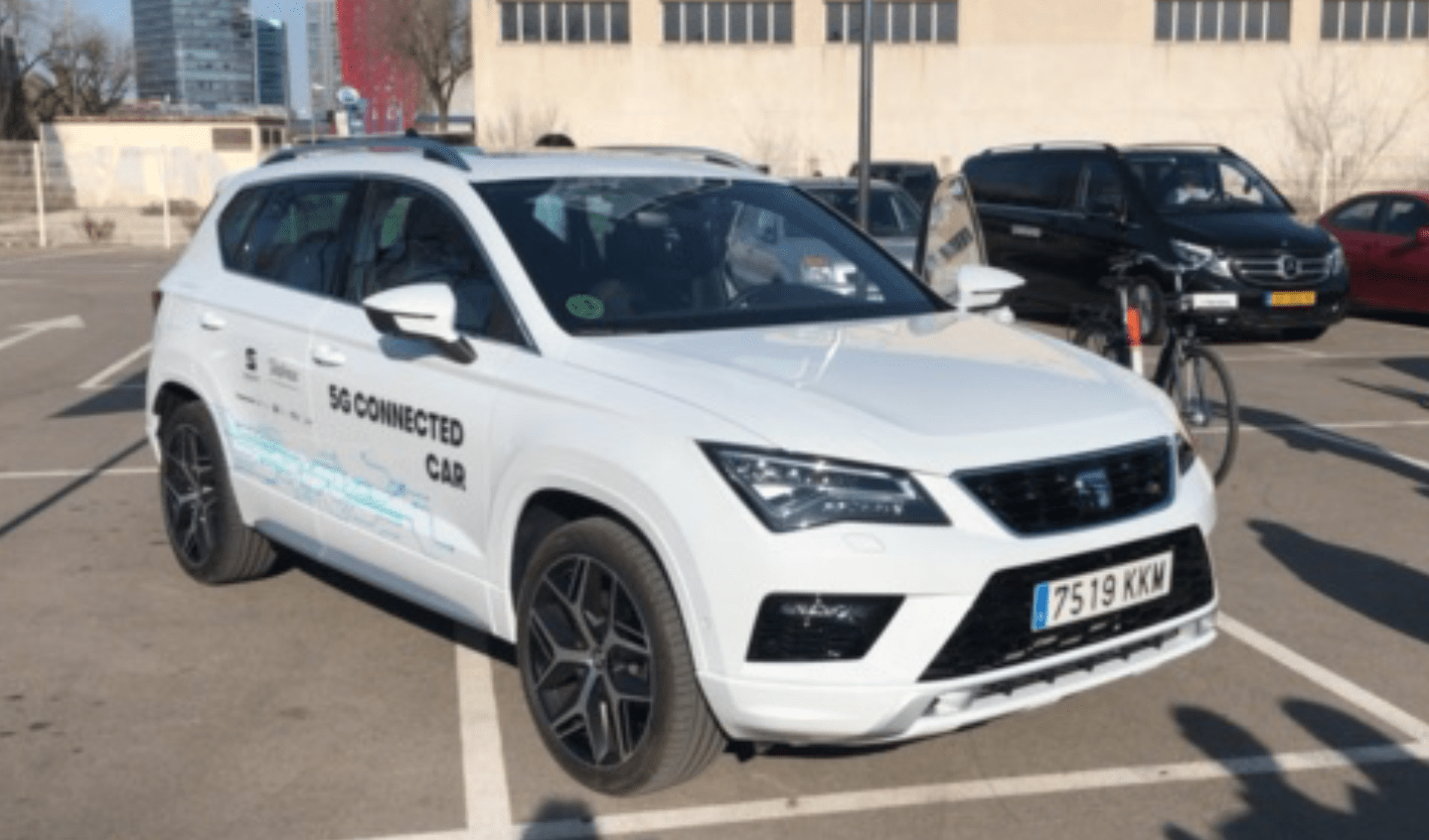 Telefónica y Seat muestran en #MWC varios usos de carro conectado con 5G en un entorno de ciudad para una conducción más segura