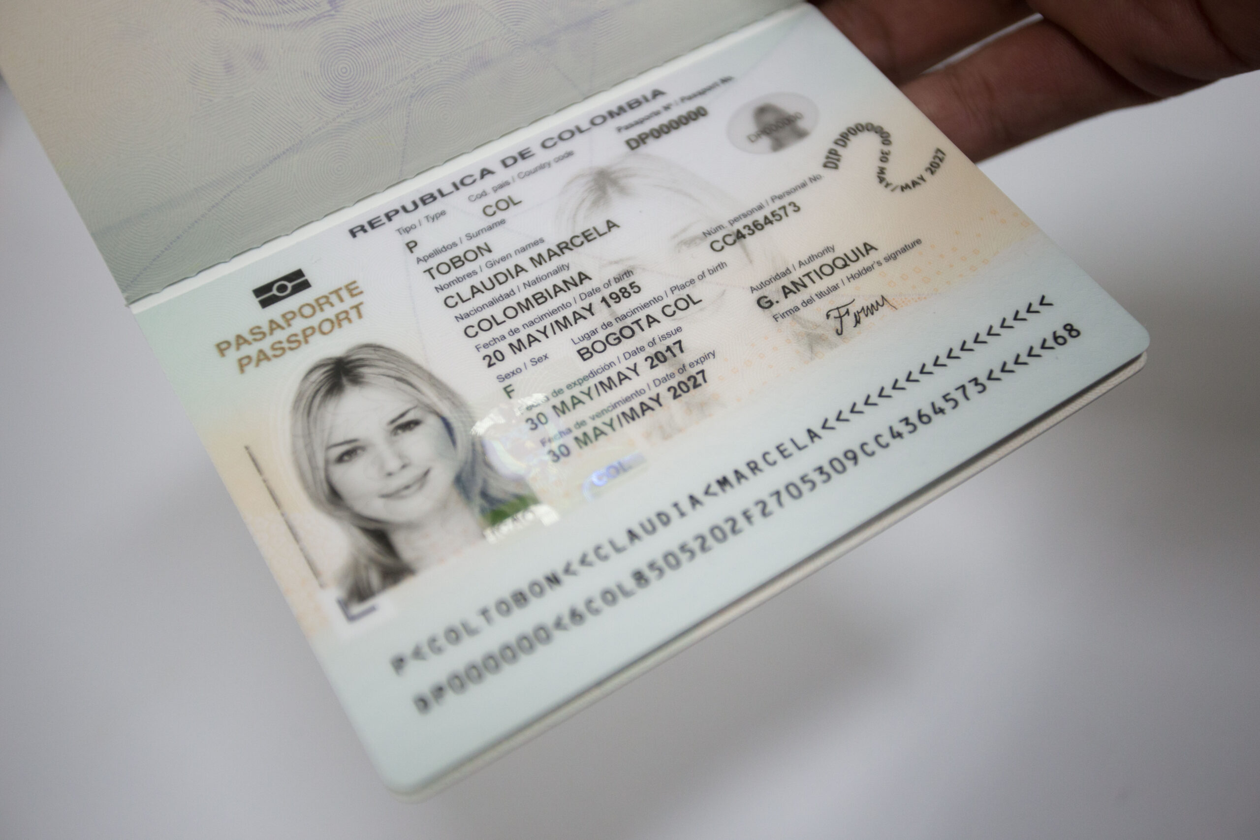 Apuntes sueltos, Pico & Cédula para el pasaporte