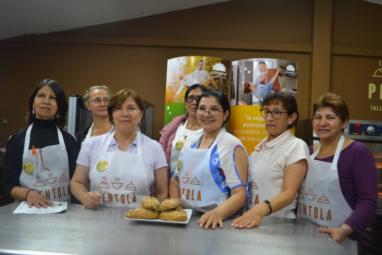 Pie de foto- Curso de panaderia para la Comunidad de Pensionados de Porvenir